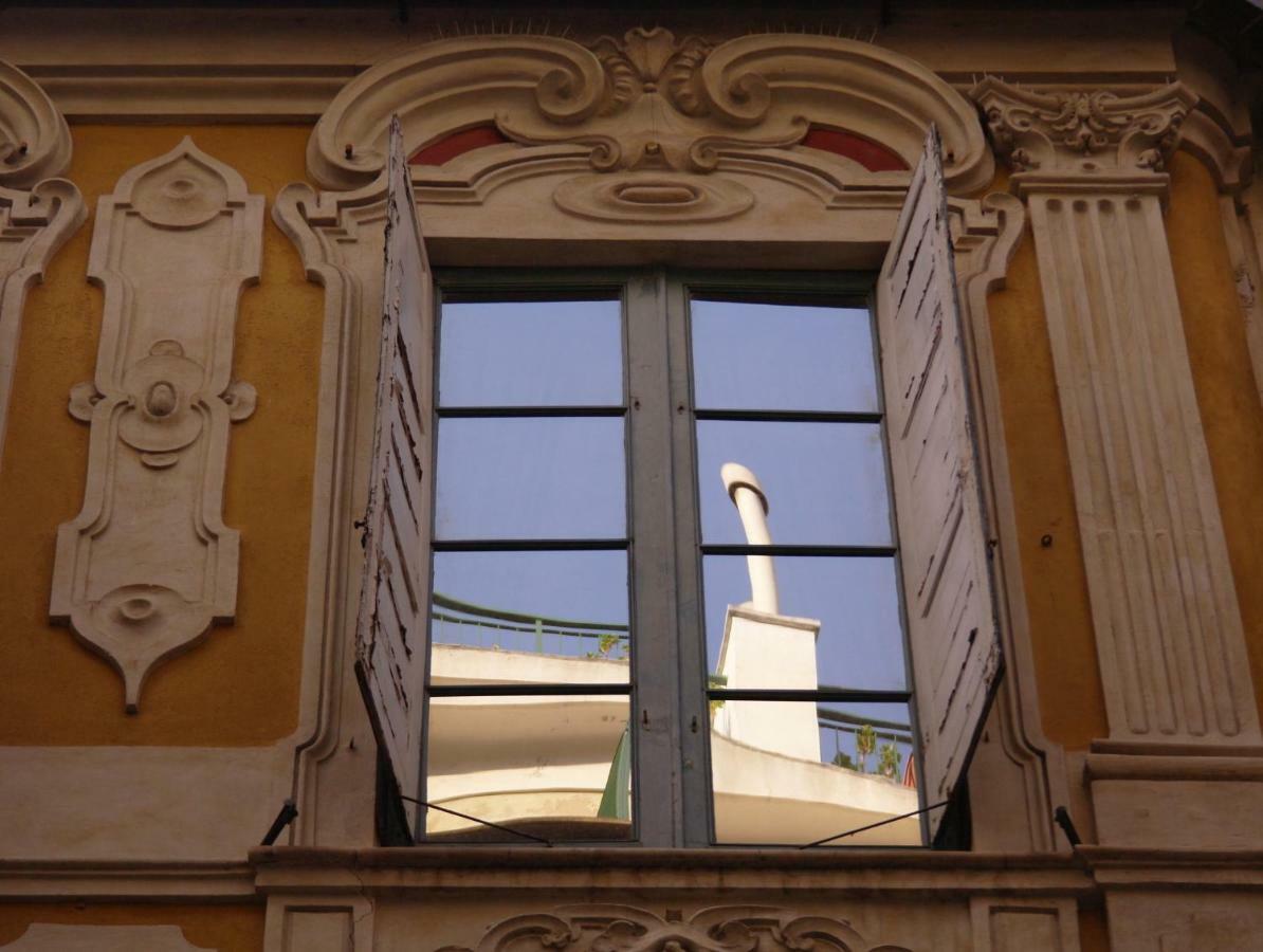 Dietro Il Teatro Modena Genua Exterior foto