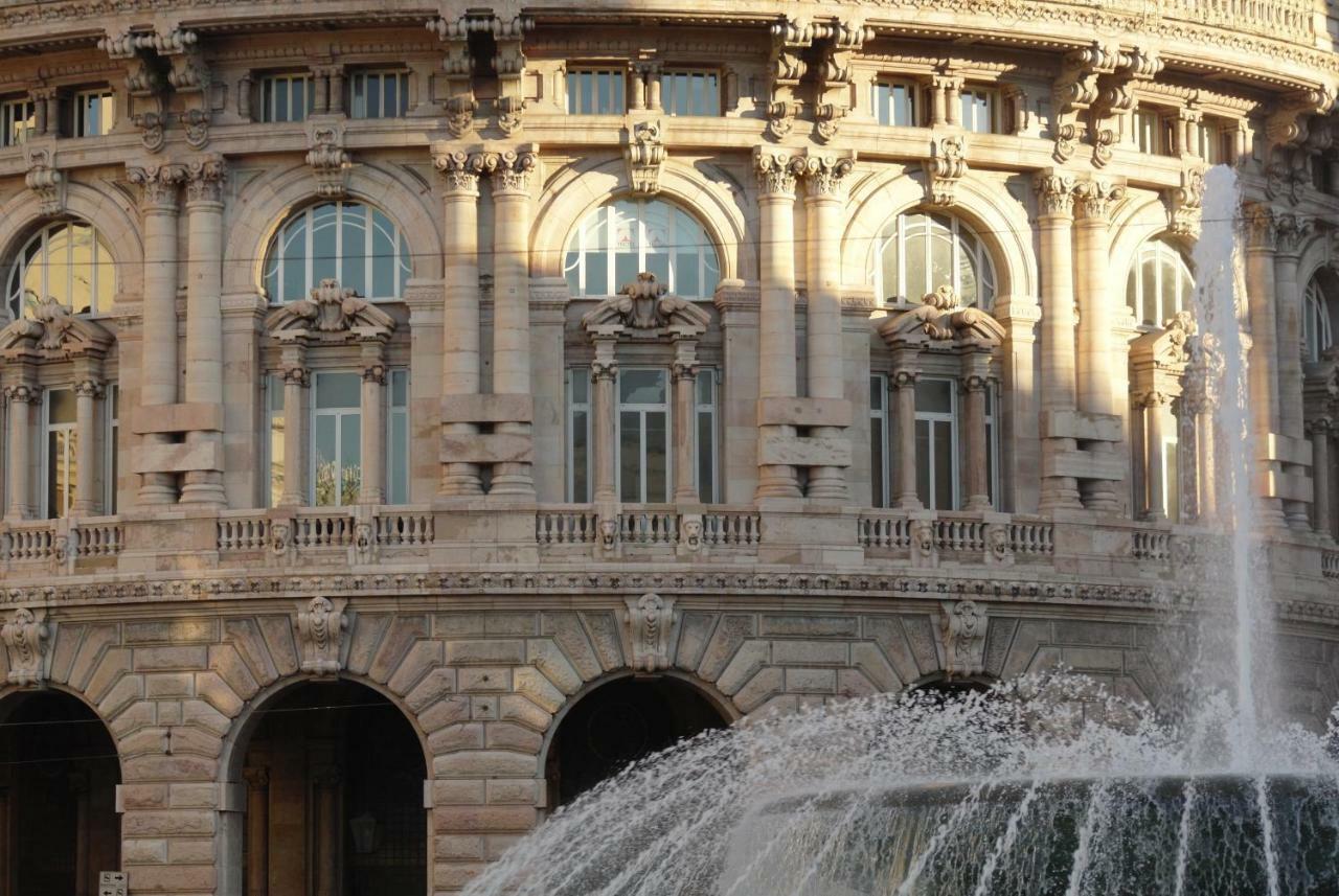 Dietro Il Teatro Modena Genua Exterior foto
