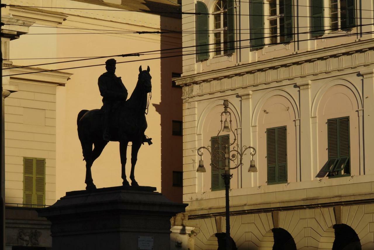 Dietro Il Teatro Modena Genua Exterior foto